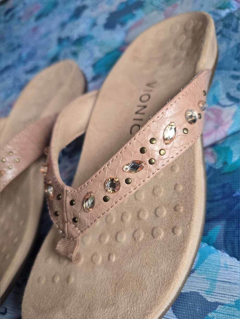 NEW IN BOX Vionic Lucia Toe post Sandal - Blush Pink Jewel Thong Sandals